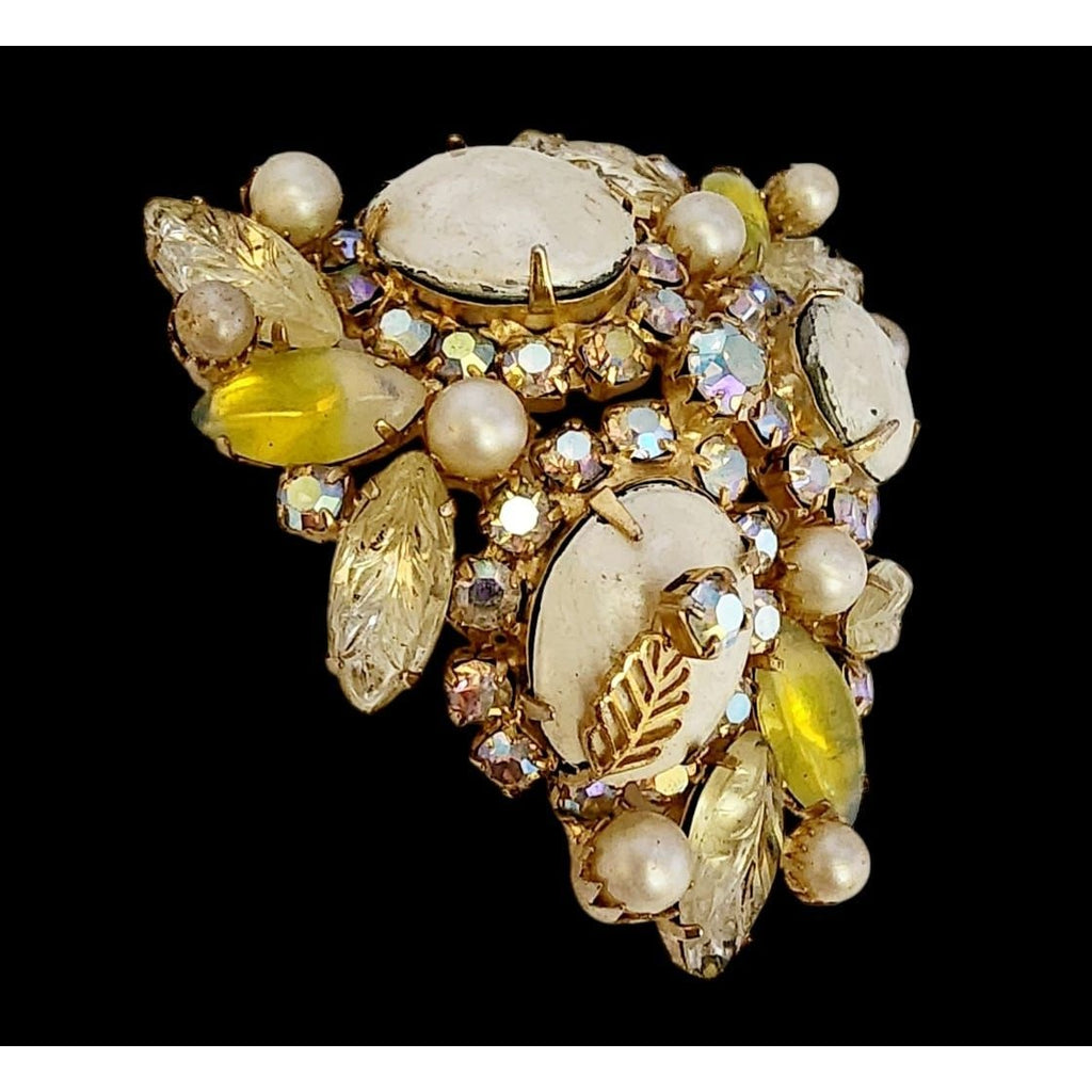 Vintage Unsigned Well Made Blingy Rhinestone and Molded Glass Dimensional Brooch